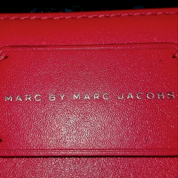 Marc by Marc Jacobs x Disney Zip Around Wristlet - Picture 3 of 13